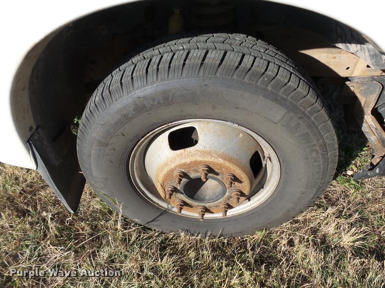 image for item L3293 2006 Ford F350 Super Duty utility truck