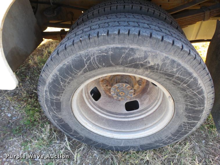 image for item L3293 2006 Ford F350 Super Duty utility truck