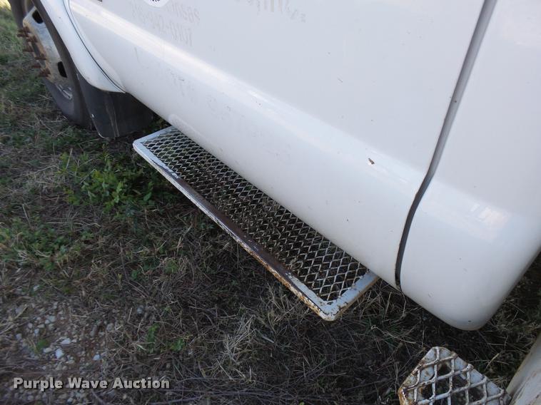 image for item L3293 2006 Ford F350 Super Duty utility truck