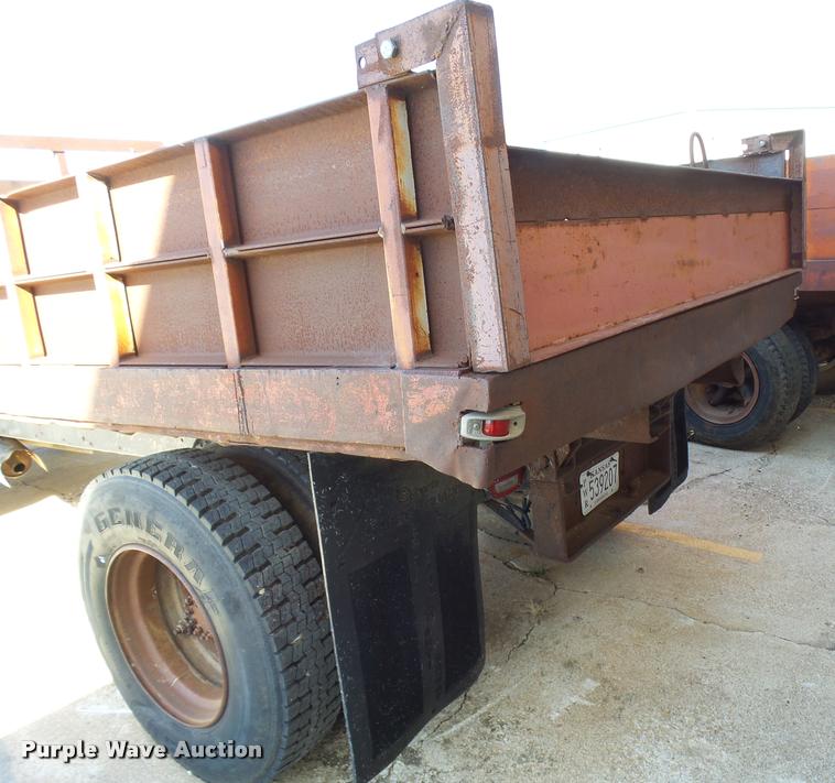 image for item L3294 1989 GMC TopKick 7000 flatbed truck