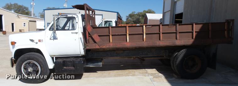 image for item L3294 1989 GMC TopKick 7000 flatbed truck