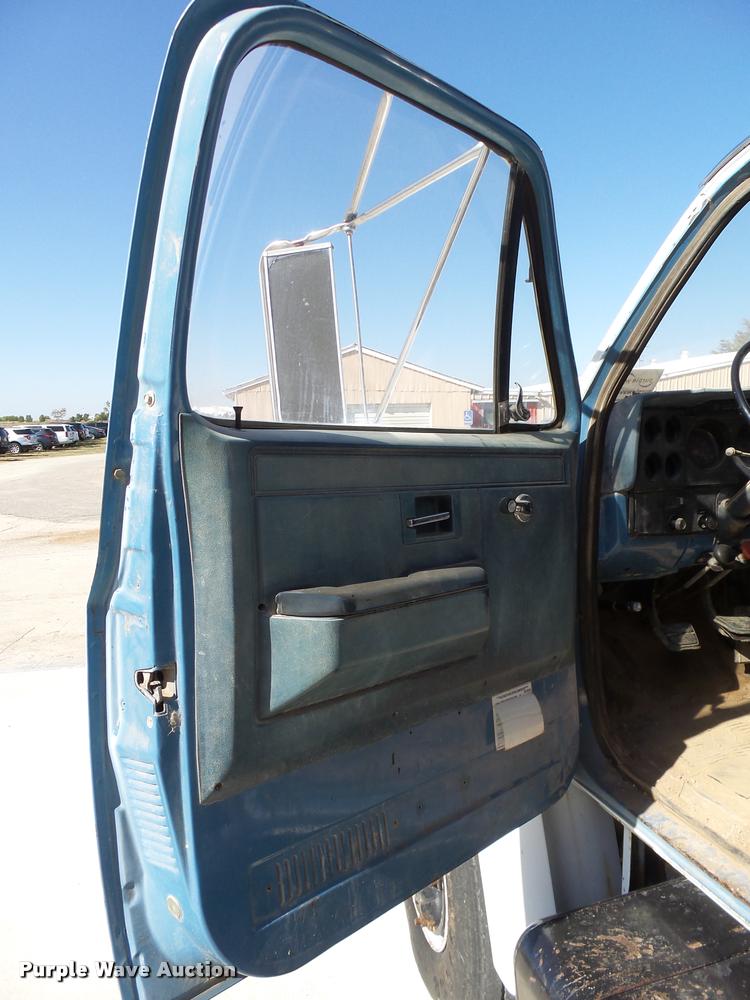 image for item L3294 1989 GMC TopKick 7000 flatbed truck