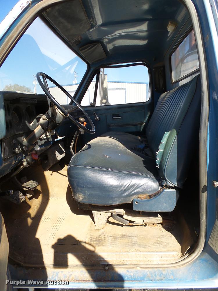 image for item L3294 1989 GMC TopKick 7000 flatbed truck