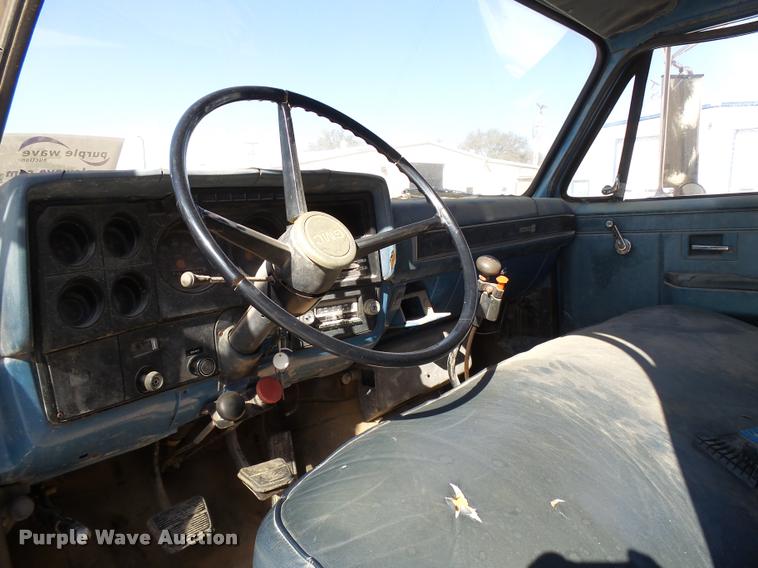 image for item L3294 1989 GMC TopKick 7000 flatbed truck