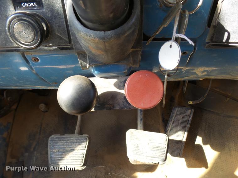 image for item L3294 1989 GMC TopKick 7000 flatbed truck