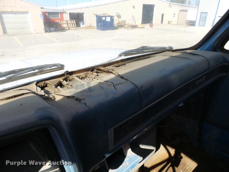 image for item L3294 1989 GMC TopKick 7000 flatbed truck