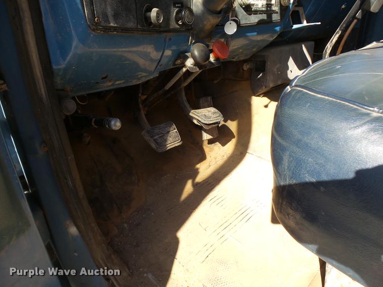 image for item L3294 1989 GMC TopKick 7000 flatbed truck