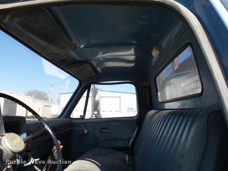 image for item L3294 1989 GMC TopKick 7000 flatbed truck