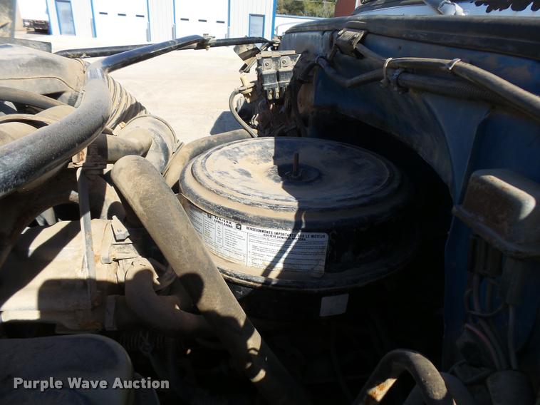 image for item L3294 1989 GMC TopKick 7000 flatbed truck