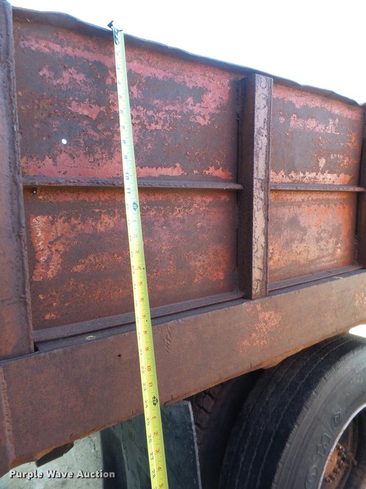 image for item L3294 1989 GMC TopKick 7000 flatbed truck