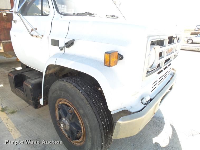 image for item L3294 1989 GMC TopKick 7000 flatbed truck