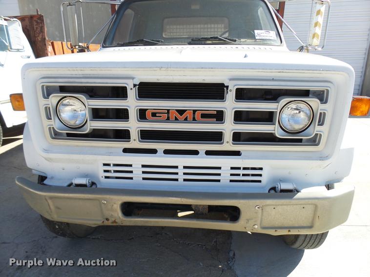 image for item L3294 1989 GMC TopKick 7000 flatbed truck