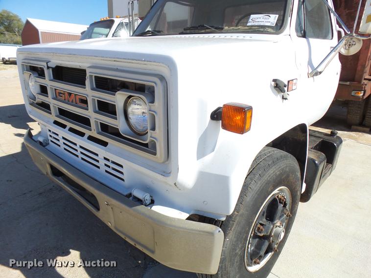 image for item L3294 1989 GMC TopKick 7000 flatbed truck