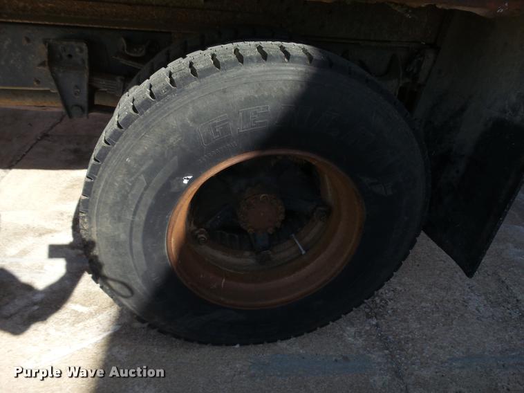 image for item L3294 1989 GMC TopKick 7000 flatbed truck