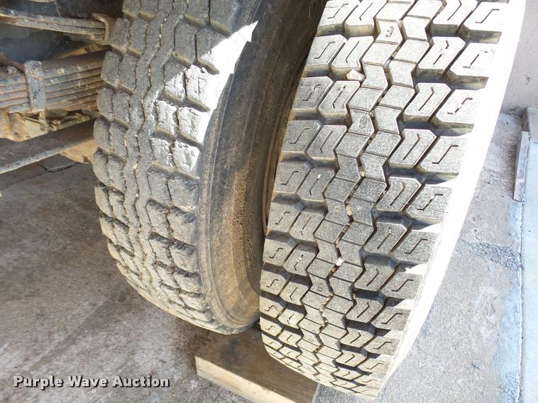 image for item L3294 1989 GMC TopKick 7000 flatbed truck