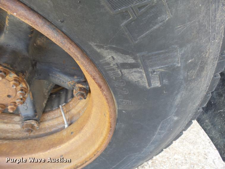 image for item L3294 1989 GMC TopKick 7000 flatbed truck