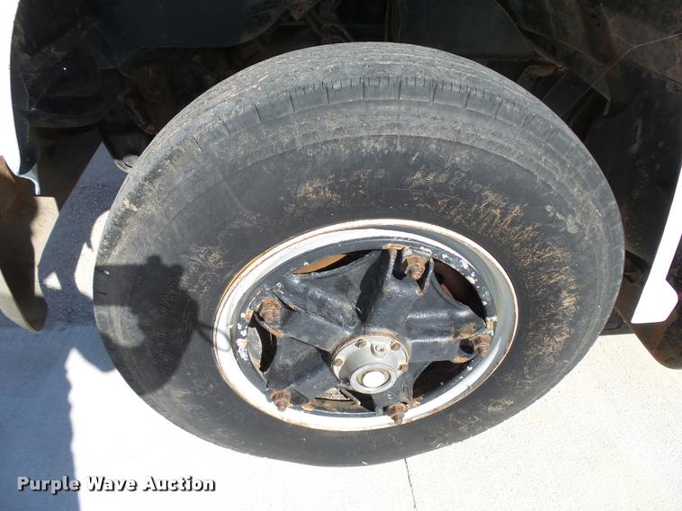 image for item L3294 1989 GMC TopKick 7000 flatbed truck