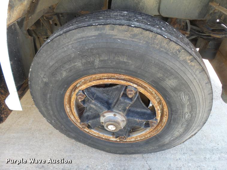 image for item L3294 1989 GMC TopKick 7000 flatbed truck