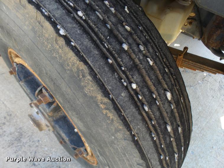 image for item L3294 1989 GMC TopKick 7000 flatbed truck