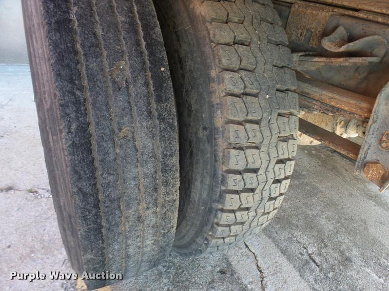 image for item L3294 1989 GMC TopKick 7000 flatbed truck