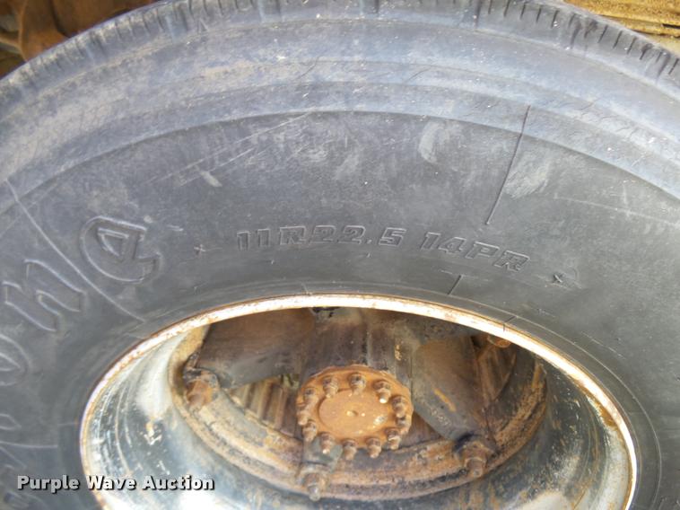 image for item L3294 1989 GMC TopKick 7000 flatbed truck