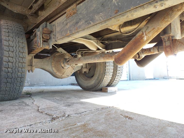 image for item L3294 1989 GMC TopKick 7000 flatbed truck