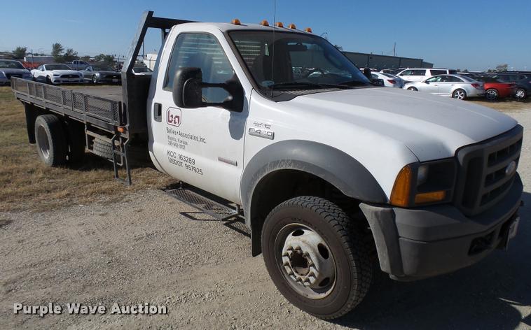 image for item L3301 2005 Ford F450 Super Duty flatbed truck