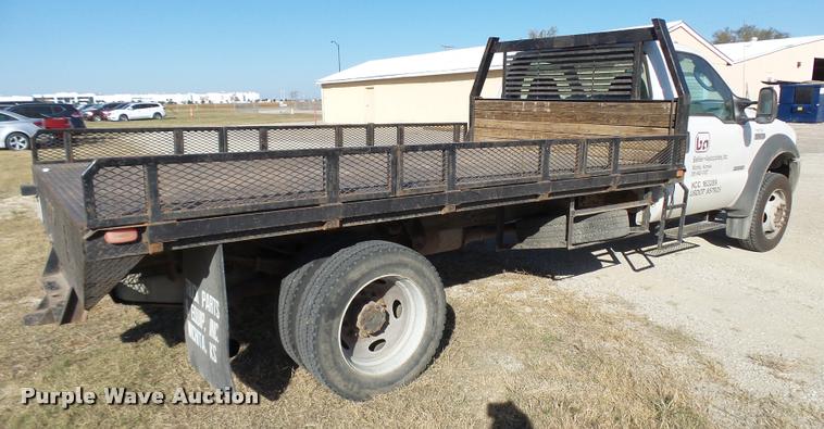 image for item L3301 2005 Ford F450 Super Duty flatbed truck