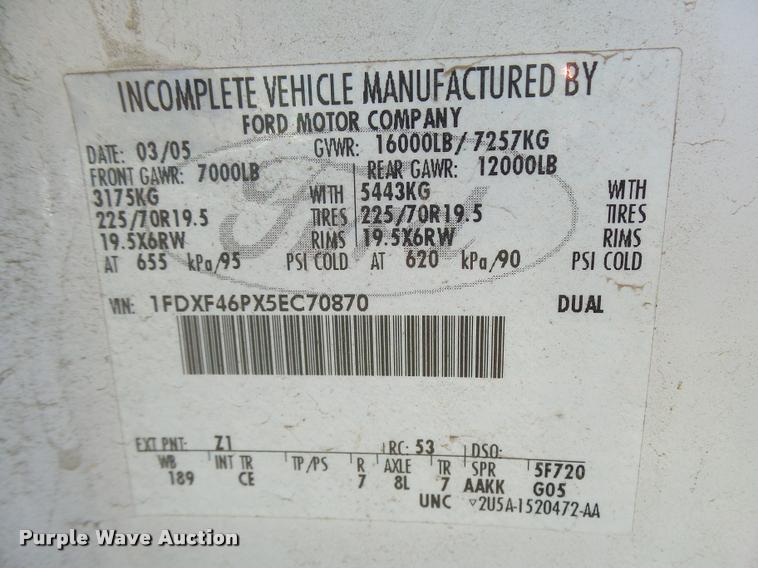 image for item L3301 2005 Ford F450 Super Duty flatbed truck