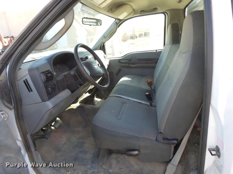 image for item L3301 2005 Ford F450 Super Duty flatbed truck