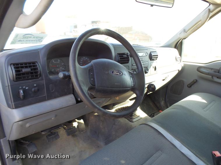 image for item L3301 2005 Ford F450 Super Duty flatbed truck