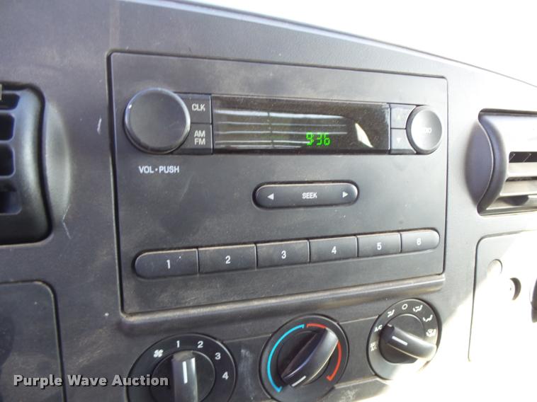 image for item L3301 2005 Ford F450 Super Duty flatbed truck