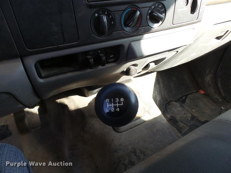 image for item L3301 2005 Ford F450 Super Duty flatbed truck