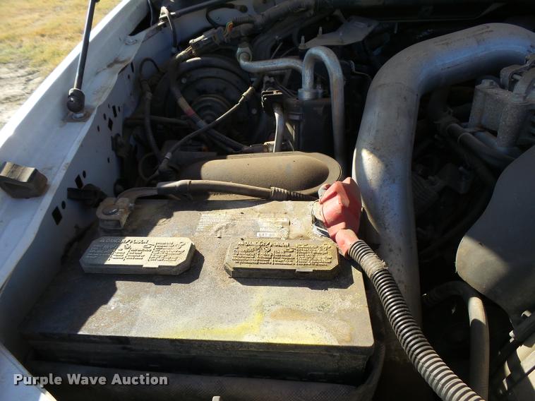 image for item L3301 2005 Ford F450 Super Duty flatbed truck