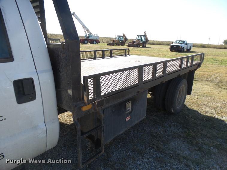 image for item L3301 2005 Ford F450 Super Duty flatbed truck