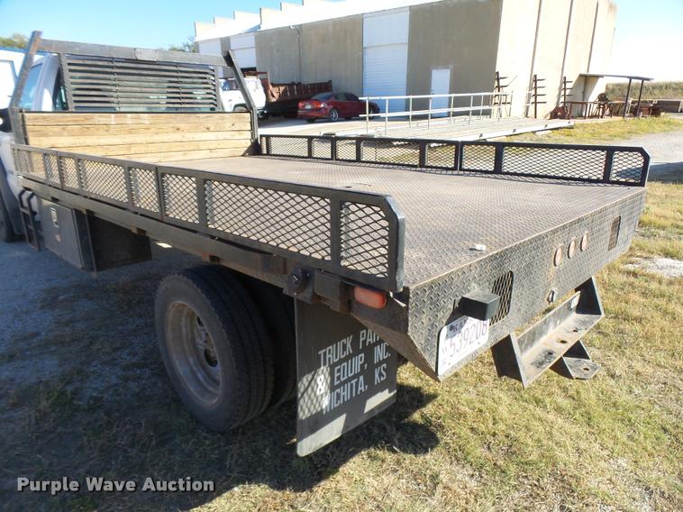 image for item L3301 2005 Ford F450 Super Duty flatbed truck