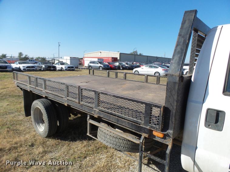 image for item L3301 2005 Ford F450 Super Duty flatbed truck