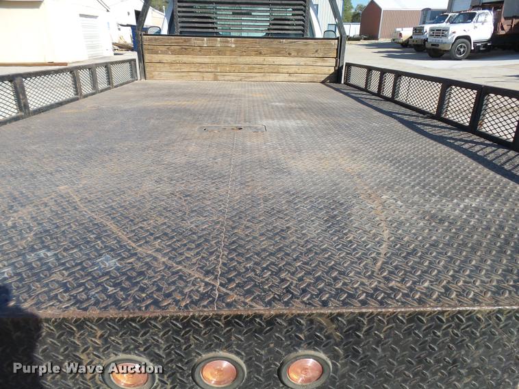 image for item L3301 2005 Ford F450 Super Duty flatbed truck