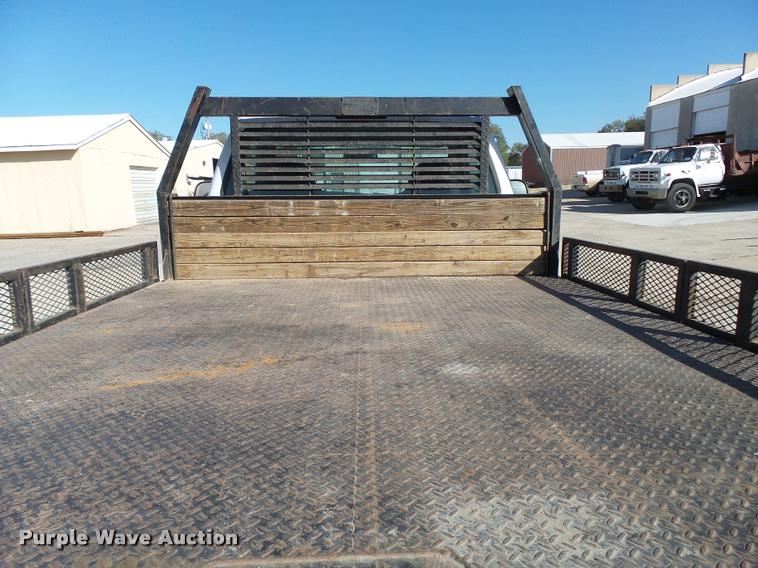 image for item L3301 2005 Ford F450 Super Duty flatbed truck
