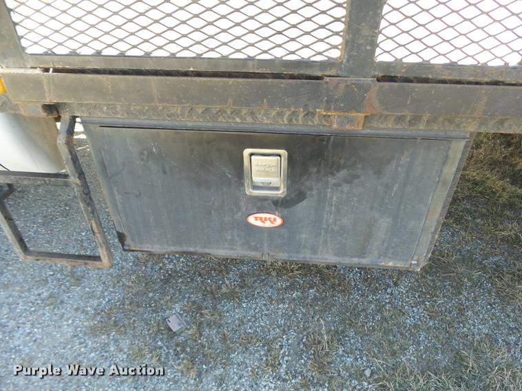 image for item L3301 2005 Ford F450 Super Duty flatbed truck