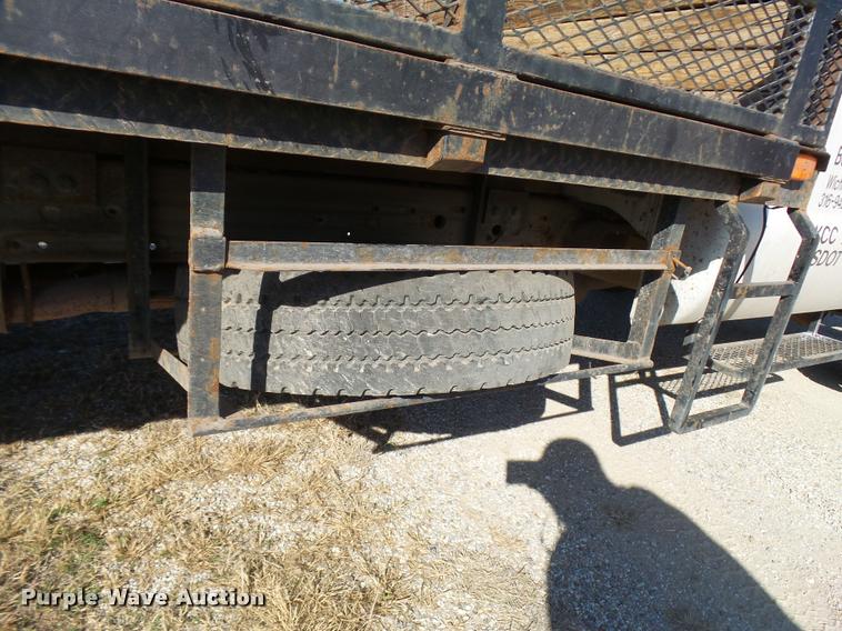 image for item L3301 2005 Ford F450 Super Duty flatbed truck