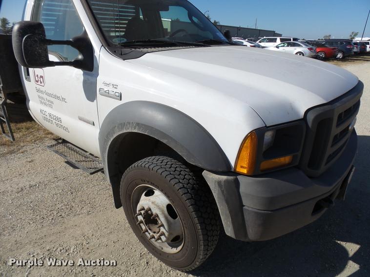 image for item L3301 2005 Ford F450 Super Duty flatbed truck