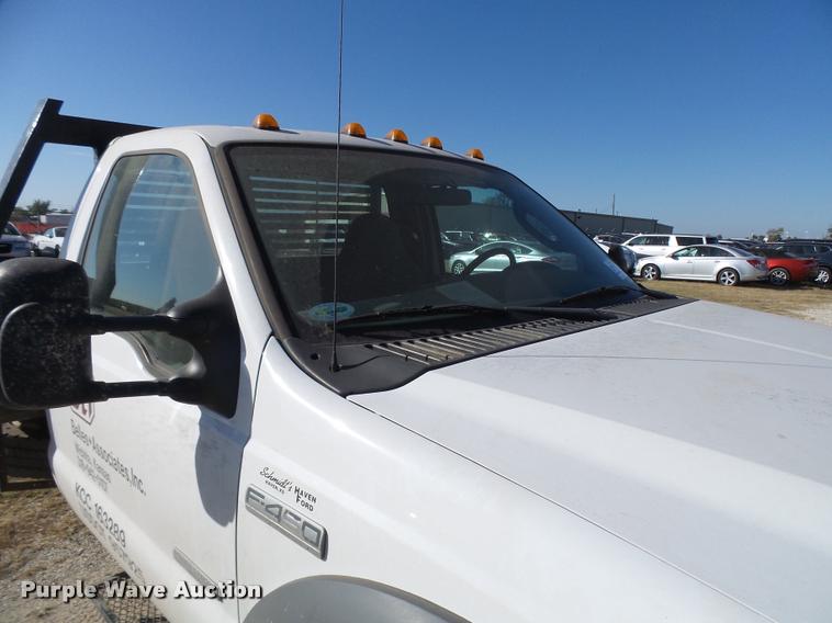 image for item L3301 2005 Ford F450 Super Duty flatbed truck