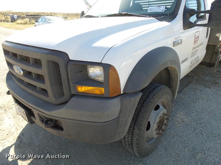 image for item L3301 2005 Ford F450 Super Duty flatbed truck