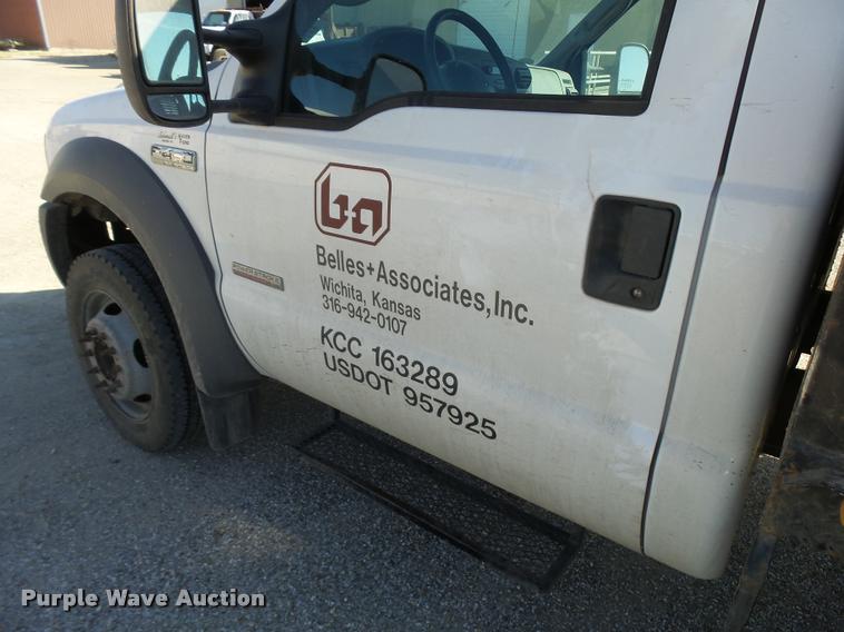 image for item L3301 2005 Ford F450 Super Duty flatbed truck