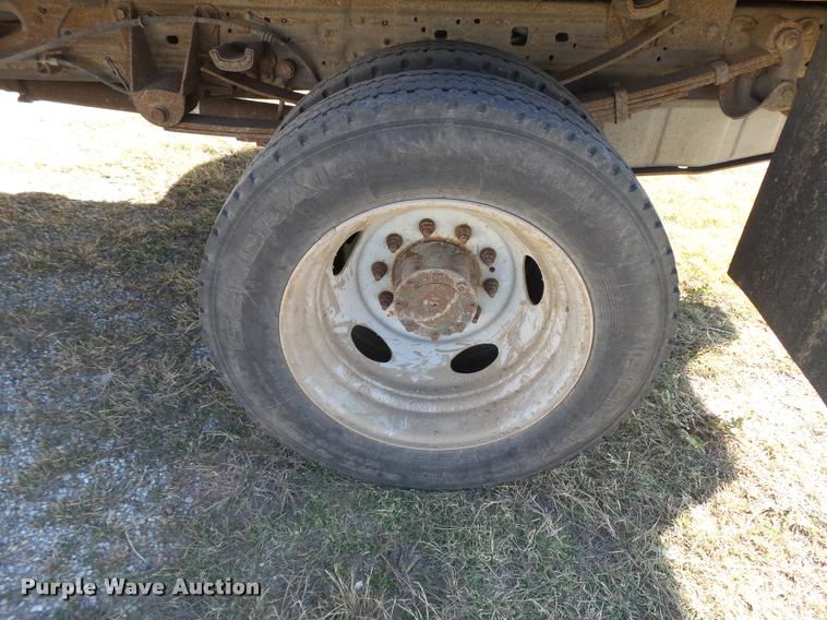 image for item L3301 2005 Ford F450 Super Duty flatbed truck