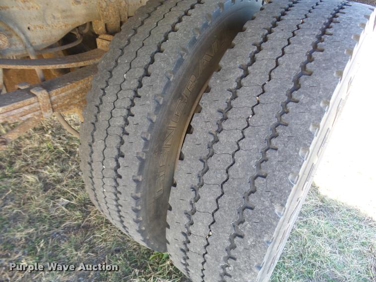 image for item L3301 2005 Ford F450 Super Duty flatbed truck