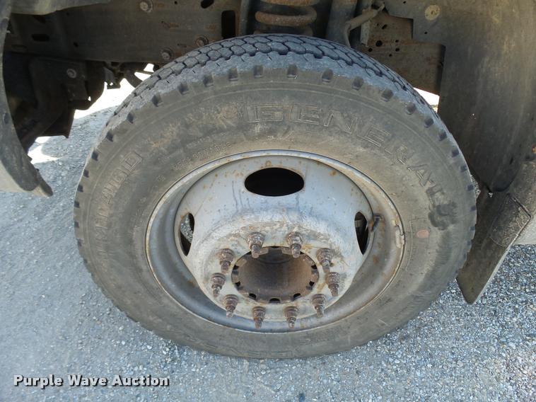 image for item L3301 2005 Ford F450 Super Duty flatbed truck