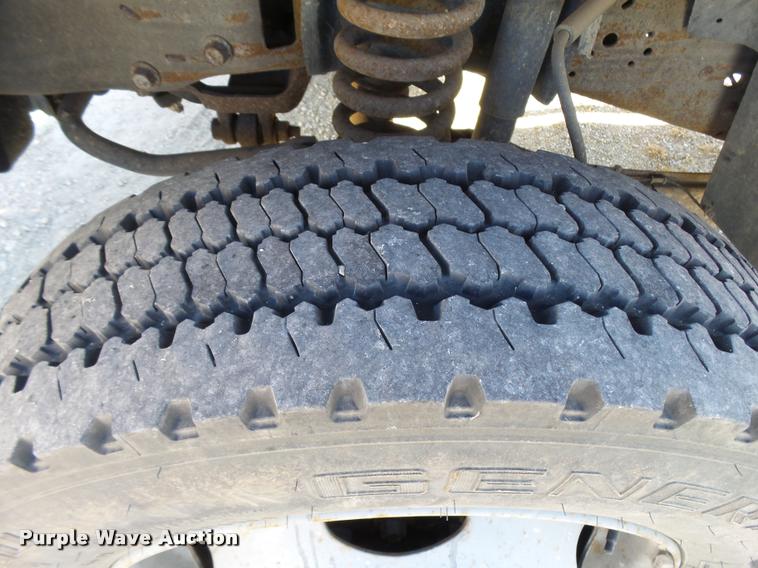 image for item L3301 2005 Ford F450 Super Duty flatbed truck