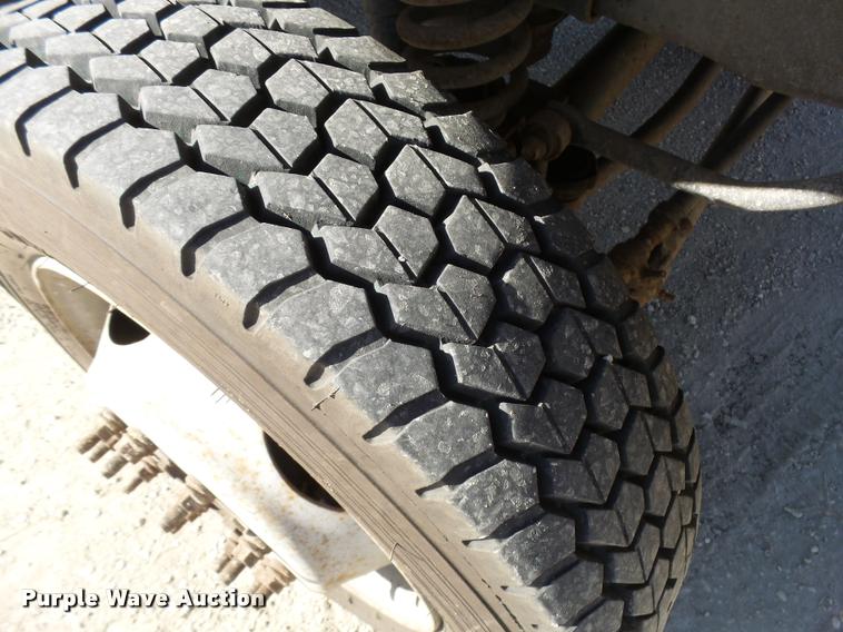 image for item L3301 2005 Ford F450 Super Duty flatbed truck